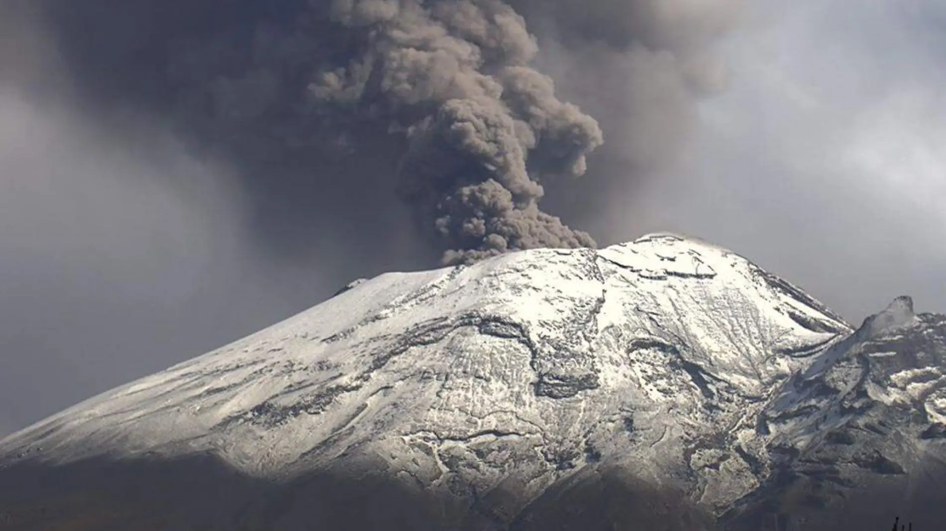 Desde hace ya un par de semanas el volcán Popocatépetl incrementó su actividad de manera considerable